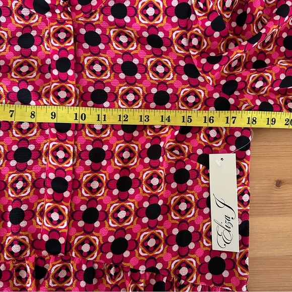 Eliza J | 3/4 Sleeve Crew Neck Short Dress | Red & Black Geometric Print Dress - Picture 9 of 10